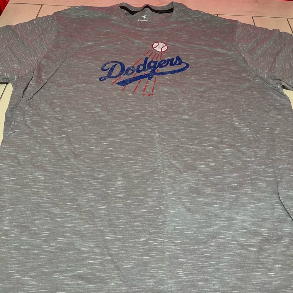 MLB Los Angeles Dodgers Short Sleeve Tee in Gray with Blue & Red Logo